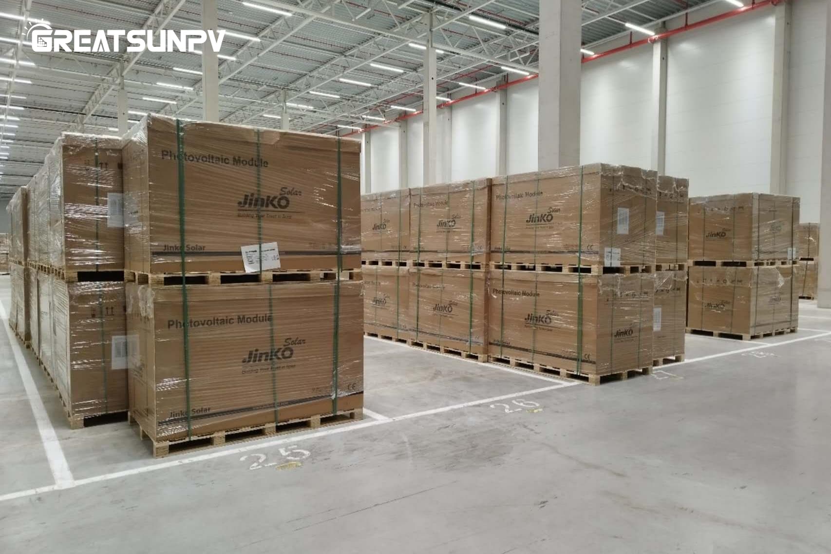 تعزز GREATSUNPV سلسلة توريد الطاقة الشمسية الأوروبية من خلال مخزون واسع من الوحدات المصنفة ضمن المستوى الأول في مستودع روتردام